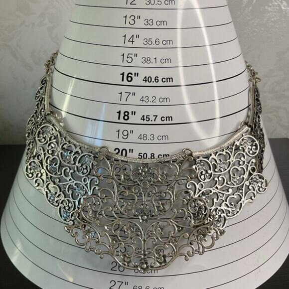 Elegant Silver Filigree Statement Necklace With Adjustable Chain Clasp - Picture 2 of 4
